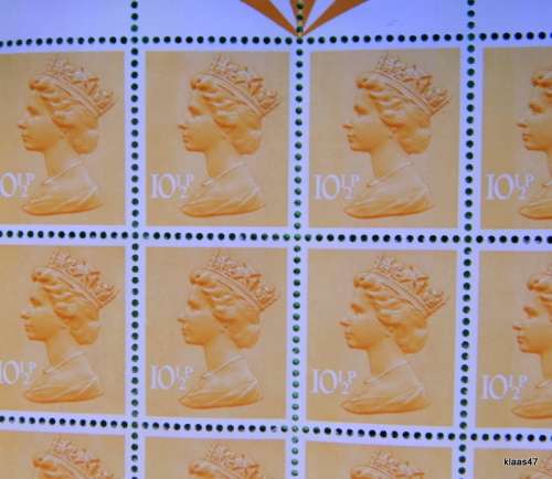 G.B. - 1971-81 - 10 1/2 p - Yellow - 194 sheet -  Mint Stamps