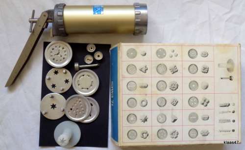 Vintage - SAWA 71 - BISCUIT/COOKIE GUN - In Original Box