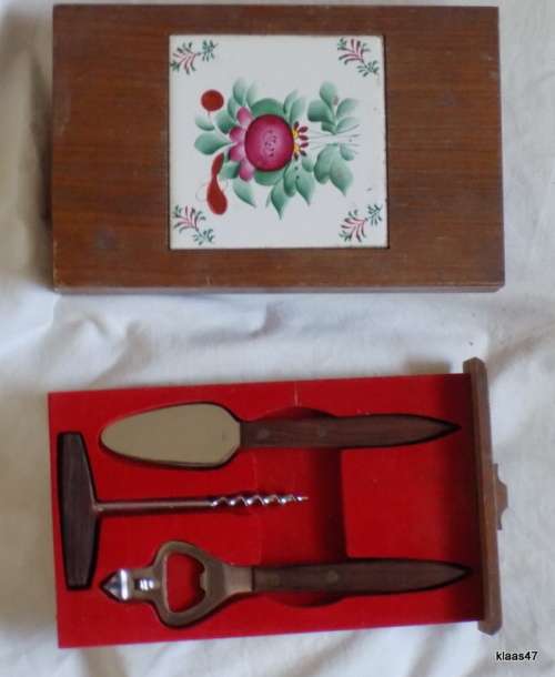 Vintage - Wooden Boxed Set - Bar And Cheese - Tile Top and S/Steel Utensils in Drawer
