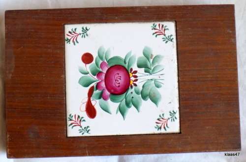 Vintage - Wooden Boxed Set - Bar And Cheese - Tile Top and S/Steel Utensils in Drawer