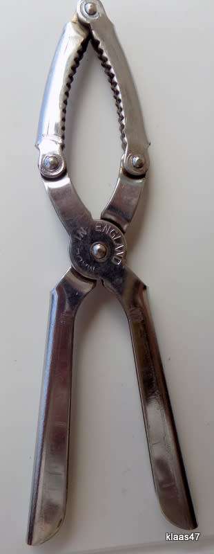 Vintage - Nutbrown - Nut Cracker - Made in England