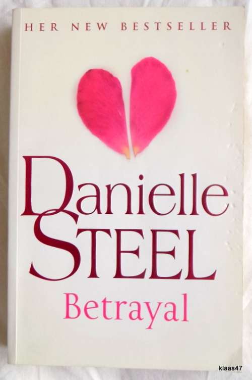 Betrayal - Danielle Steel - Paperback