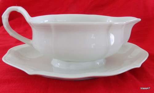 Villeroy Boch - Manoir - (VitroPorcelain, Luxembourg) - Gravy (sauce) Jug - Fixed drip plate