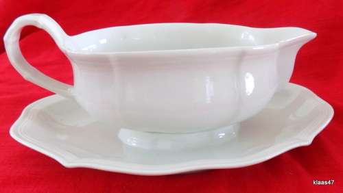 Villeroy Boch - Manoir - (VitroPorcelain, Luxembourg) - Gravy (sauce) Jug - Fixed drip plate