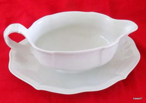 Villeroy Boch - Manoir - (VitroPorcelain, Luxembourg) - Gravy (sauce) Jug - Fixed drip plate