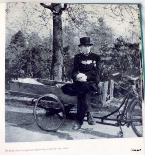 Aanschouw de jaren - 1900-1950 - Een halve eeuw in beeld : Dr Jane de Iongh en Drs M Kohnstamm