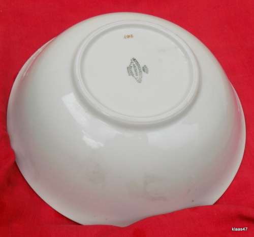 Hutschenreuther - Arzberg - White Salad / Fruit Bowl with Gold Trim