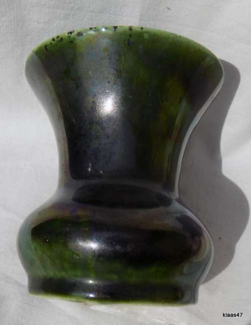 Small Green Lucia Ware vase - No 2002 - 9cm High - 8.5cm Top Diameter