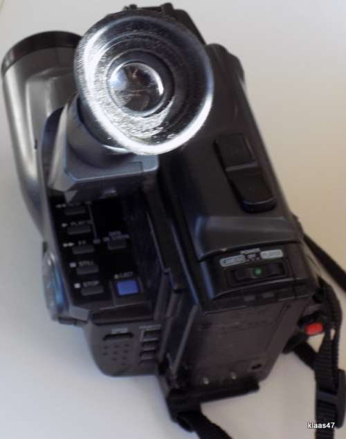 Vintage - Sanyo - VM-EX22P - 8mm Camcorder - 10x Zoom  **Suitable for Display or Prop**