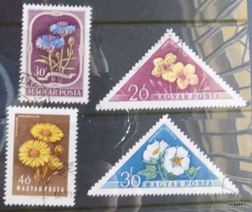 Hungary - Mixed Lot of 4 cancelled hinged stamps - Theme: Flowers