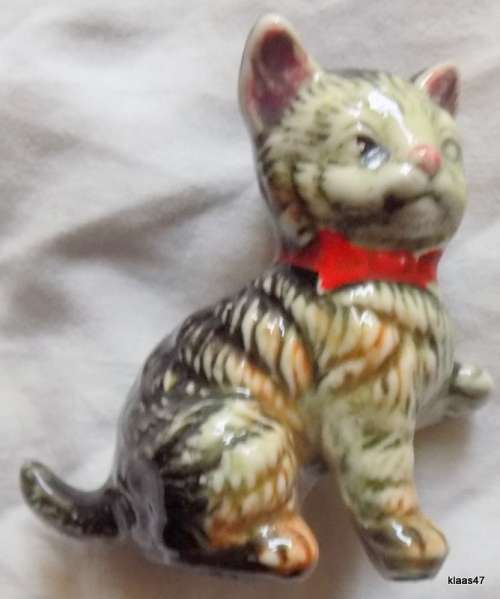 Porcelain Cat Ornament made in Japan
