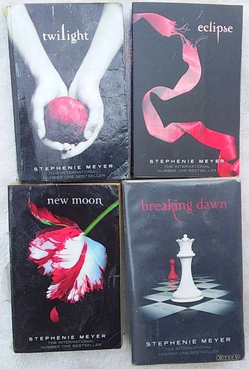 Stephanie  Meyer - Twilight Saga - 4 Books - Twilight - New Moon - Eclipse - Breaking Dawn
