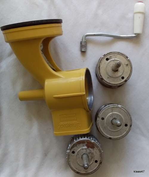 Retro Moplen Italy 1960s Universal Grater/shredder with 3 metal drums and Non-slip Suction Cup base