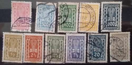 Austria - 1922/4 - Symbolic Definitive  Wheat Symbol - 8 Used and 3 Unused (all Hinged) stamps