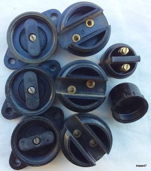 Vintage Electrical Light Fittings (Bakelite) 3 Large and 1 Small