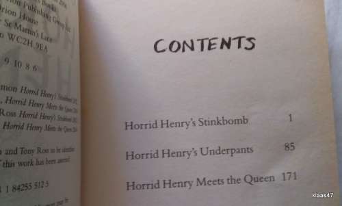 A Giant Slice of Horrid Henry (3 Books in 1) - Francesca Simon - Paperback