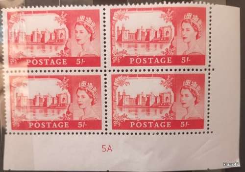 GB - 1955/68 - Castle High Values - Elizabeth II -  Set of 4 Blocks of 4 Mint stamps (No W/mark)