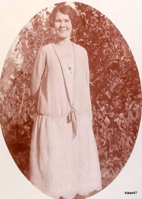 Vintage Photo Post Card - Oval picture - One lady