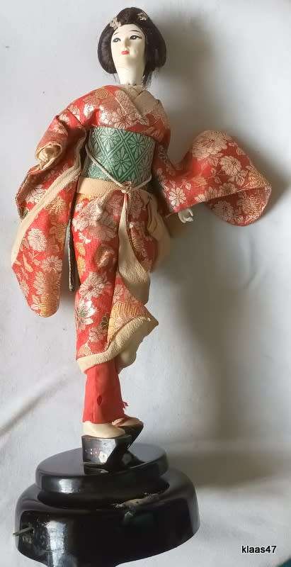 Vintage 1940`s Japanese Geisha Doll Music Box