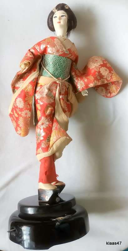 Vintage 1940`s Japanese Geisha Doll Music Box