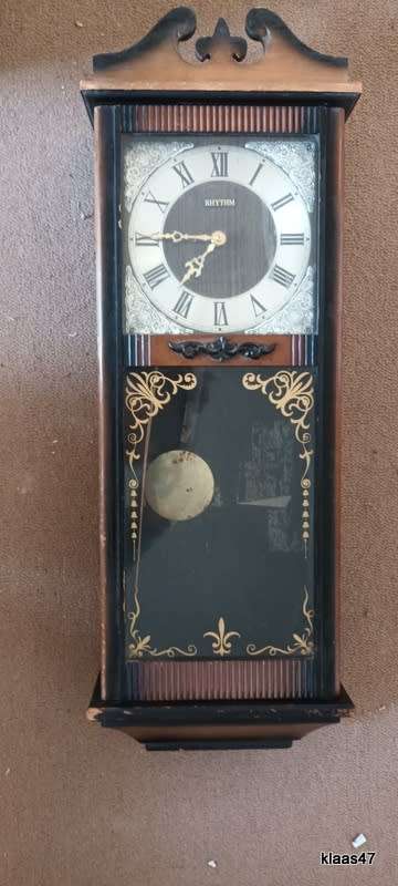 Rhythm Quartz Wall Clock - Not working - For restoration - See pictures
