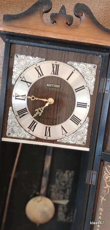 Rhythm Quartz Wall Clock - Not working - For restoration - See pictures
