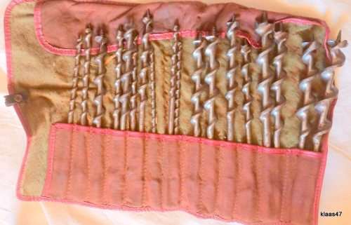 Vintage - Hand Brace/Drill and 18 piece Wood drill bits