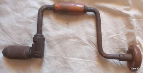 Vintage - Hand Brace/Drill and 18 piece Wood drill bits