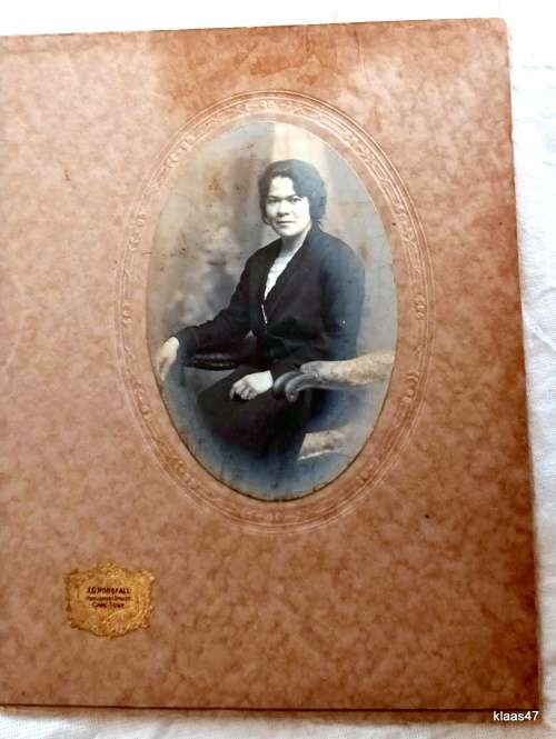 Vintage Oval Portrait - Woman - J G Horsfall, Parliament Street, Cape Town (Board 18.5x24cm)
