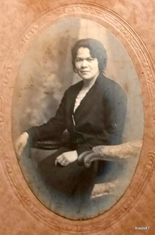 Vintage Oval Portrait - Woman - J G Horsfall, Parliament Street, Cape Town (Board 18.5x24cm)