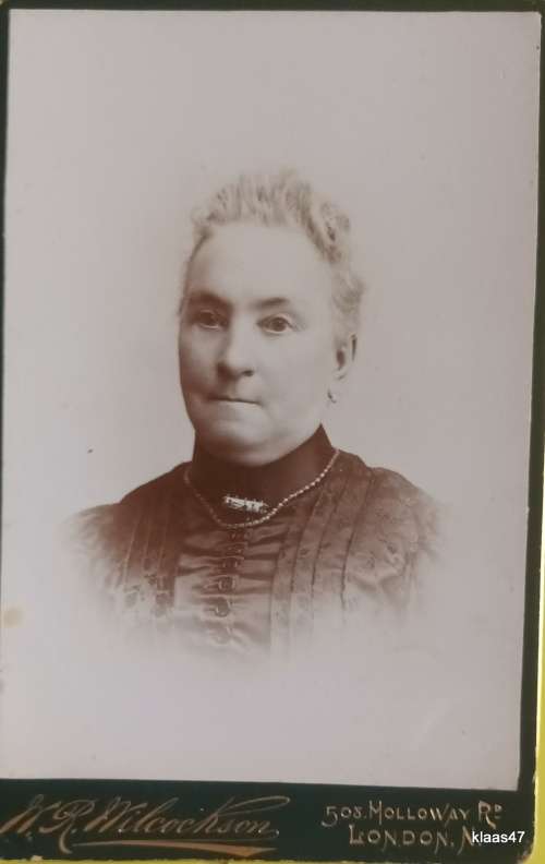 Vintage Photograph - Portrait (Woman) - Card  - W R Wilcockson, London