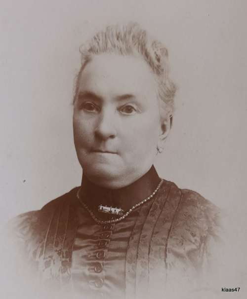 Vintage Photograph - Portrait (Woman) - Card  - W R Wilcockson, London