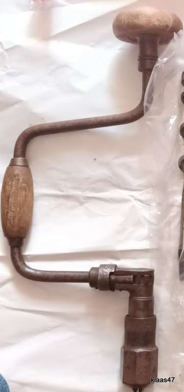 Vintage - Hand Brace/Drill - Wooden Handle - with 18 bits
