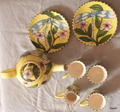 Water Berry Pottery - Miniature Tea Set: Pot, Jug, Bowl and 2 cups and saucers (Dragonflies)