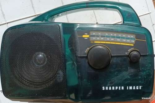 Hand Crank Radio (wind-up radio)