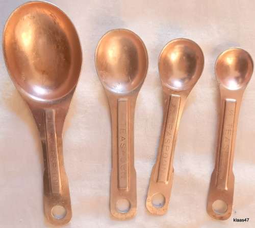 Vintage Set of 4 Measuring Spoons (1/4 teaspoon, 1/2 teaspoon, 1 Teaspoon, 1 Tablespoon)
