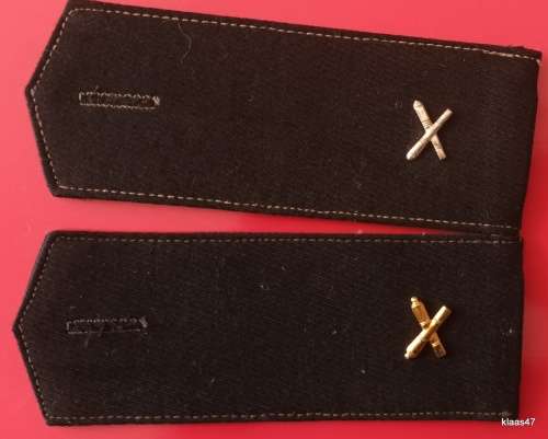 Russian Army Artillery  - Epaulette - One with Silver tone and one with Gold tone Badge