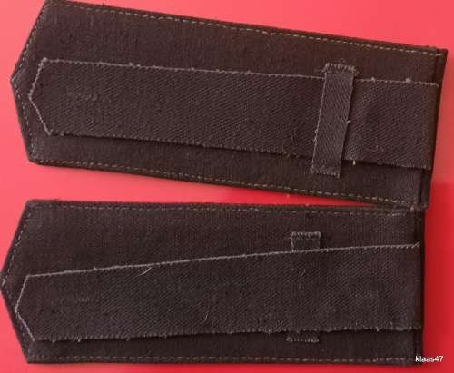 Russian Army Artillery  - Epaulette - One with Silver tone and one with Gold tone Badge