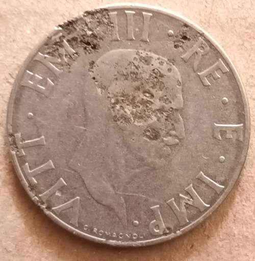 Italy - 1939 - Vittorio Emanuele III - 2 Lira (Magnetic) - Acmonital **Damaged**