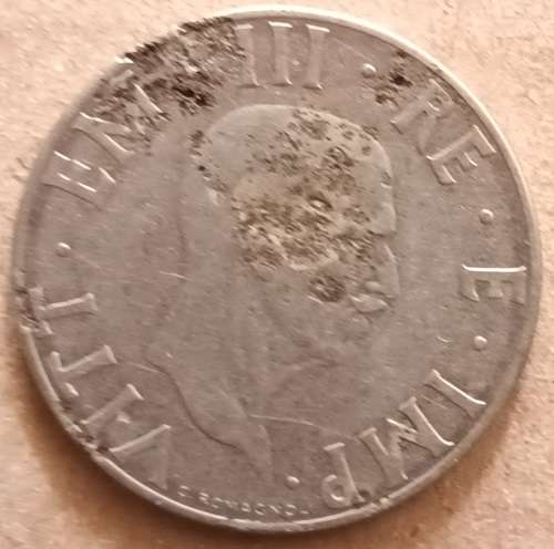 Italy - 1939 - Vittorio Emanuele III - 2 Lira (Magnetic) - Acmonital **Damaged**