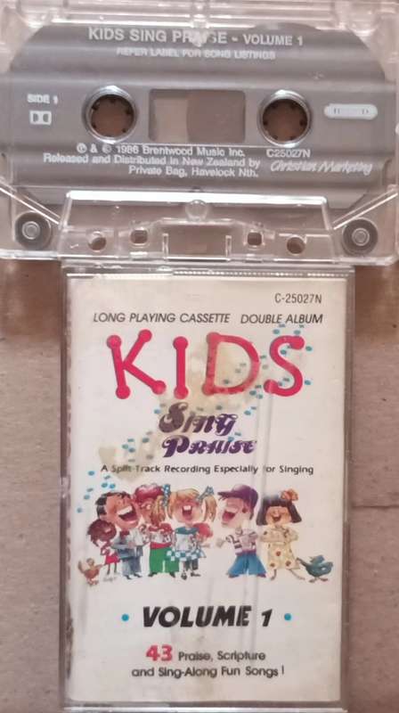 Kids Sing Praise - Volume 1 - 43 Praise, scripture and Sing-Along Fun Songs - Cassette