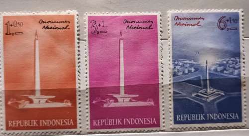 Indonesia - 1962 - National Monument - 3 Unused hinged stamps