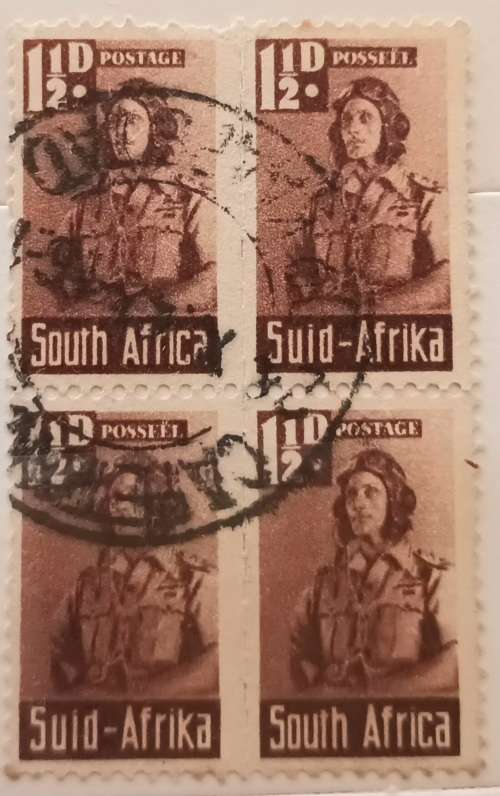 Union of South Africa - 1942-44 - 1 1/2d War Effort (Reduced Size) - Block of 4 Used stamps