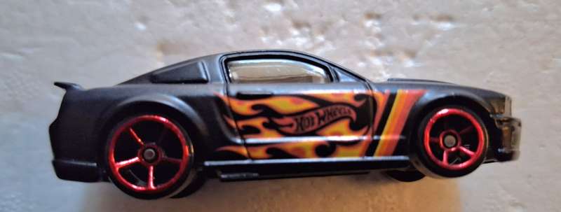 HOT WHEELS MATTEL 2007 FORD MUSTANG Flames 164 Matte Black LOOSE RED SPOKE RIMS MADE IN MALAYSIA