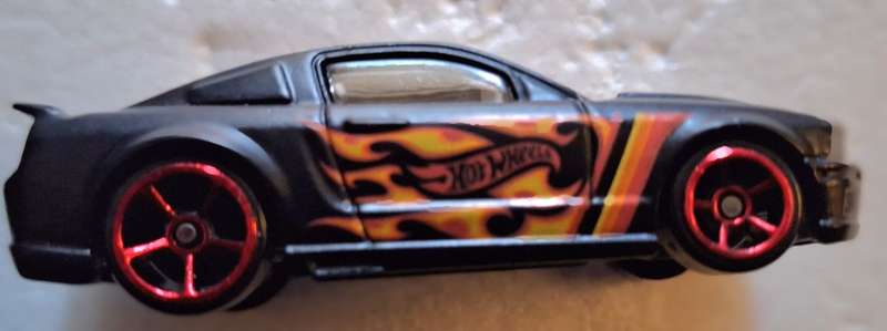 HOT WHEELS MATTEL 2007 FORD MUSTANG Flames 164 Matte Black LOOSE RED SPOKE RIMS MADE IN MALAYSIA