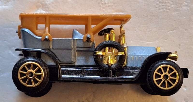 Vintage Model Scale Car  No 303 Macau