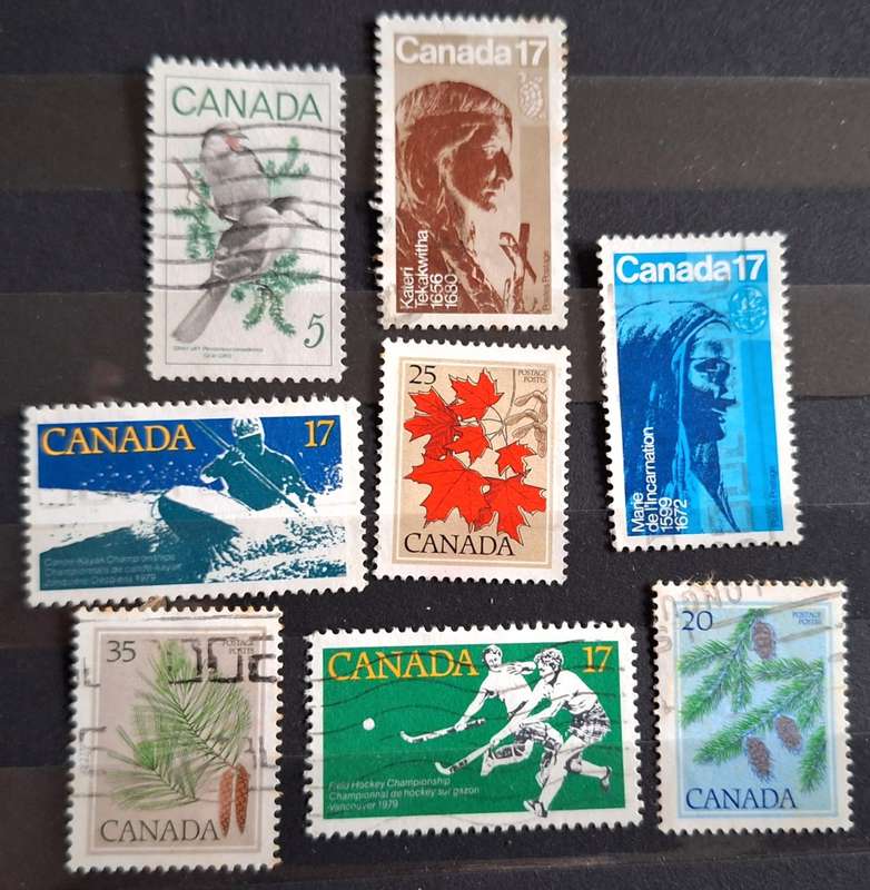 Canada Mixed Lot of 8 Used stamps some hinged