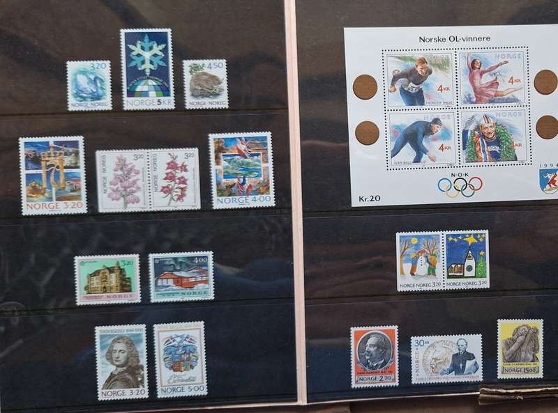 Norway 1990 Stamp Year Folder with Mint stamps and Miniature Sheets