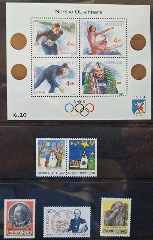 Norway 1990 Stamp Year Folder with Mint stamps and Miniature Sheets