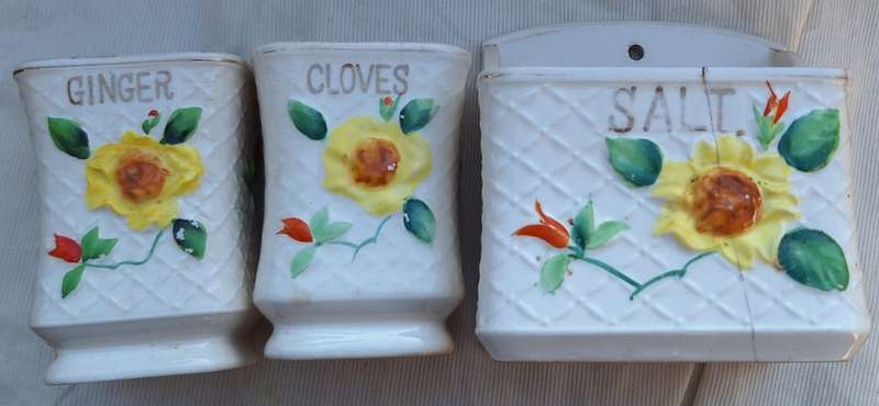 3 Pieces Damaged Porcelain Salt, Cloves and Ginger